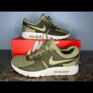 Men’s Nike AirMax Zero size 8.5 in Trooper/White